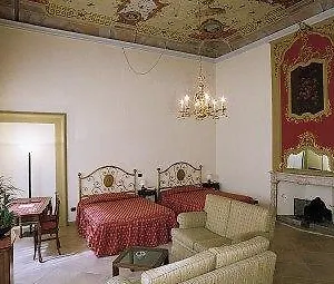 la-luna-lucca.it-tuscanyhotel.com/